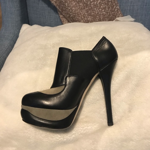 Fendi Tronchetto Nappa & Camoscio Booties. Black and Graphite. Size 39.5 - Picture 3 of 6